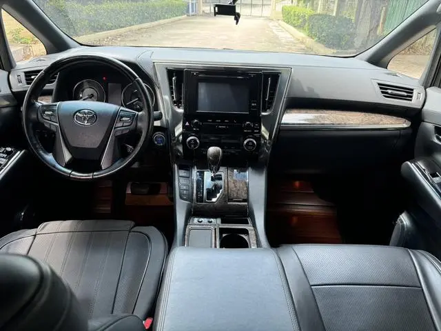 TOYOTA Elfa Dual engine 2.5L Premium Edition