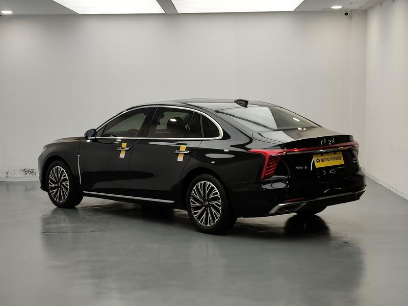 Hongqi Red Flag H5 2025