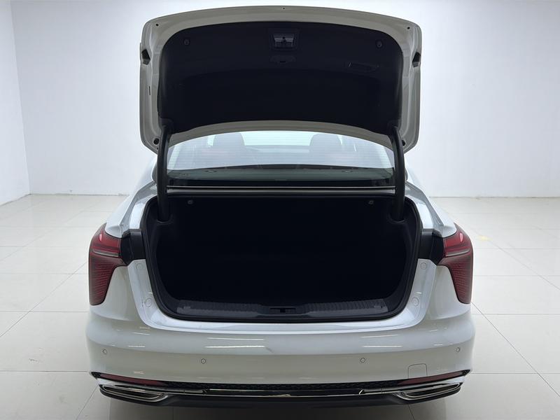 Hongqi Red Flag H5 2024