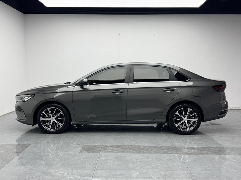 Geely Emgrand 2022