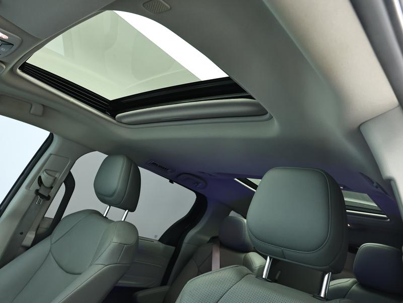 Toyota Gravia 2023