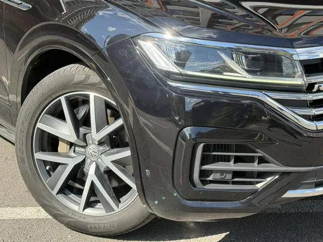 Volkswagen Touareg 3.0 TSI Sharp Front Version Country V