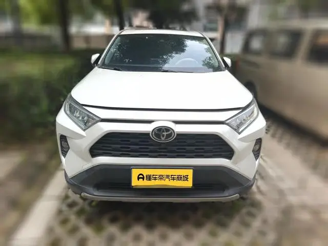 TOYOTA RAV4 Rongfang 2.0L CVT two-wheel drive fashion version