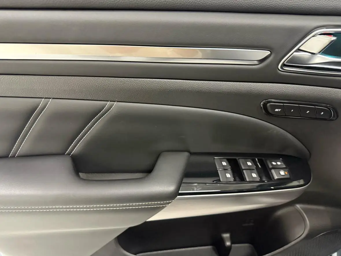 GAC Trumpchi GS8 390T two-wheel drive premium edition 7 seats