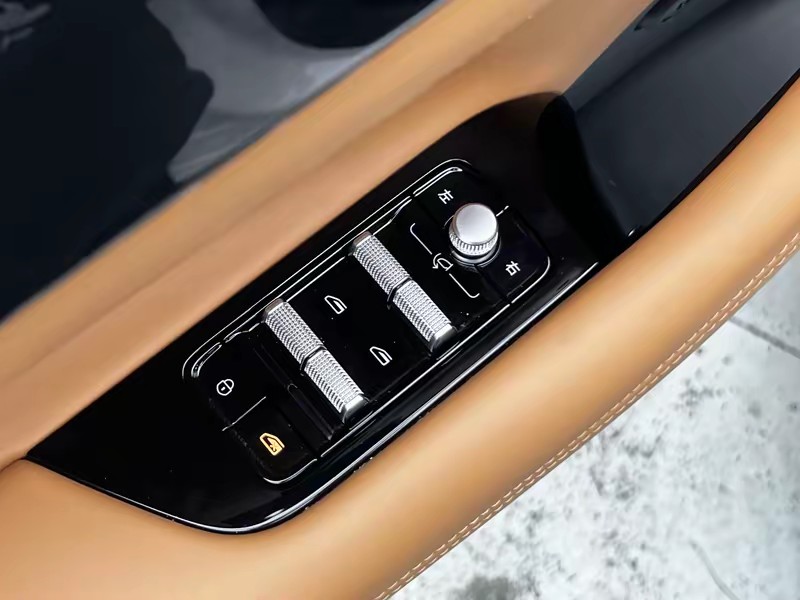 Geely Boyue L 2025