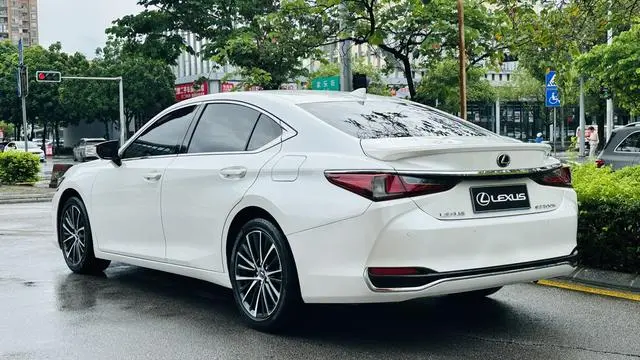 Lexus Lexus ES 300h Premium Edition
