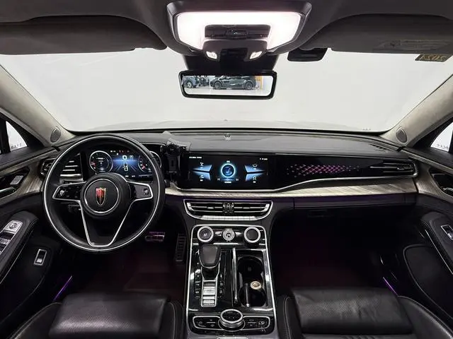 Hongqi Hongqi H9 3.0T Zhilian flag collar four-seater version