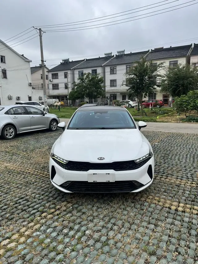 Kia Kia K5 270T CVVD Deluxe Edition