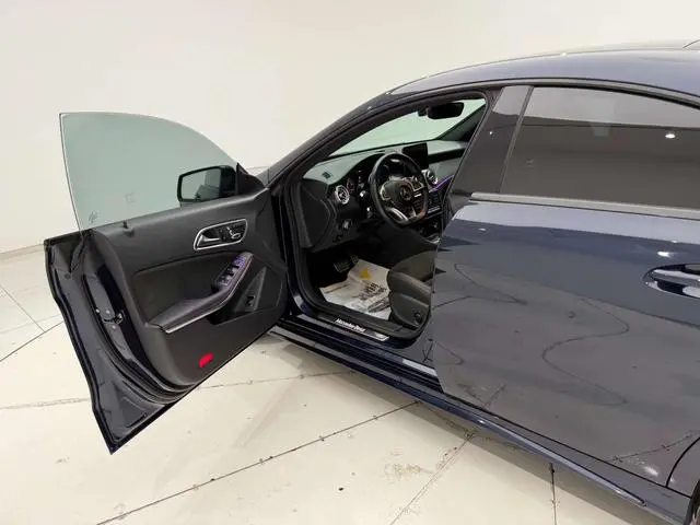 Mercedes-Benz Mercedes-Benz CLA CLA 220 4MATIC