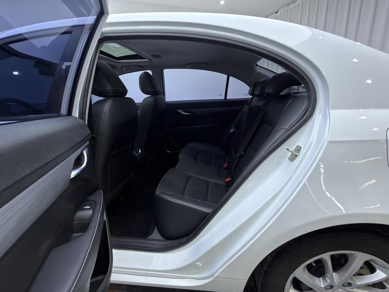 Geely Emgrand 2021