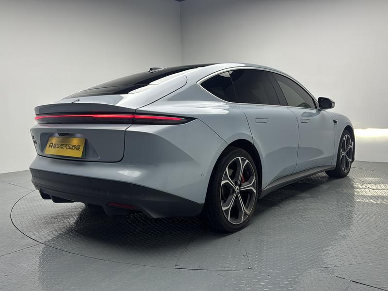 NIO NIO ET5 2022
