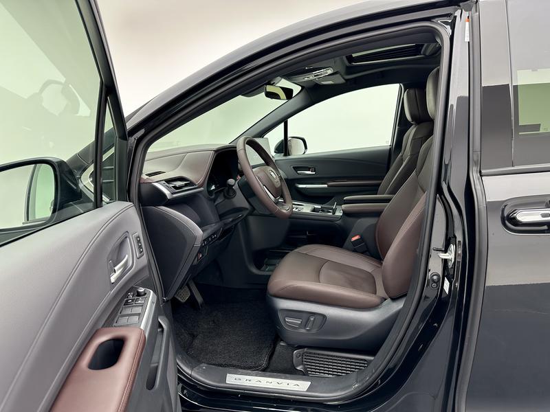 Toyota Gravia 2026