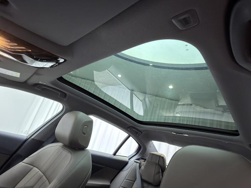 BMW BMW i5 2025