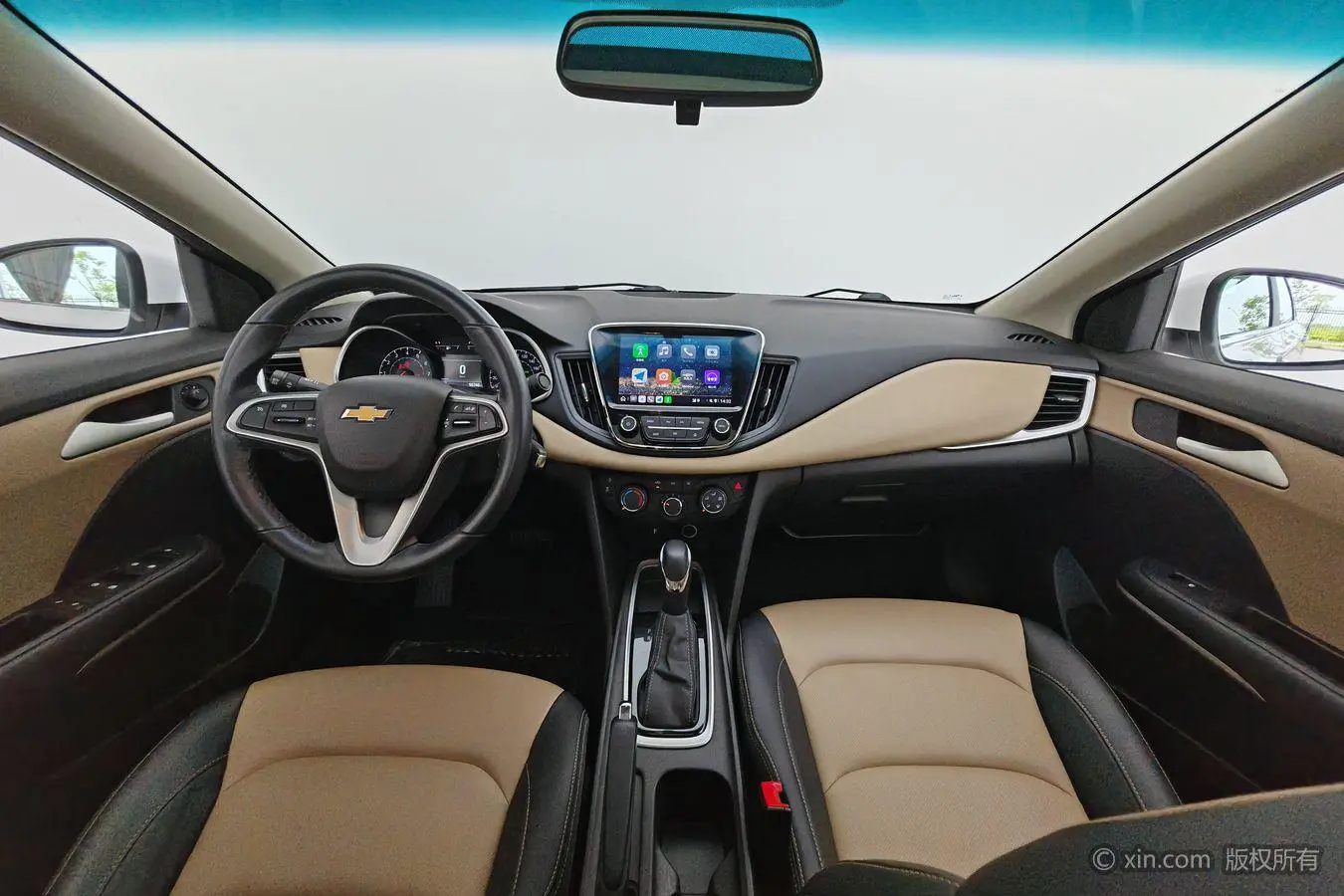 Chevrolet Cruze 320 automatic Enjoy Skylight version