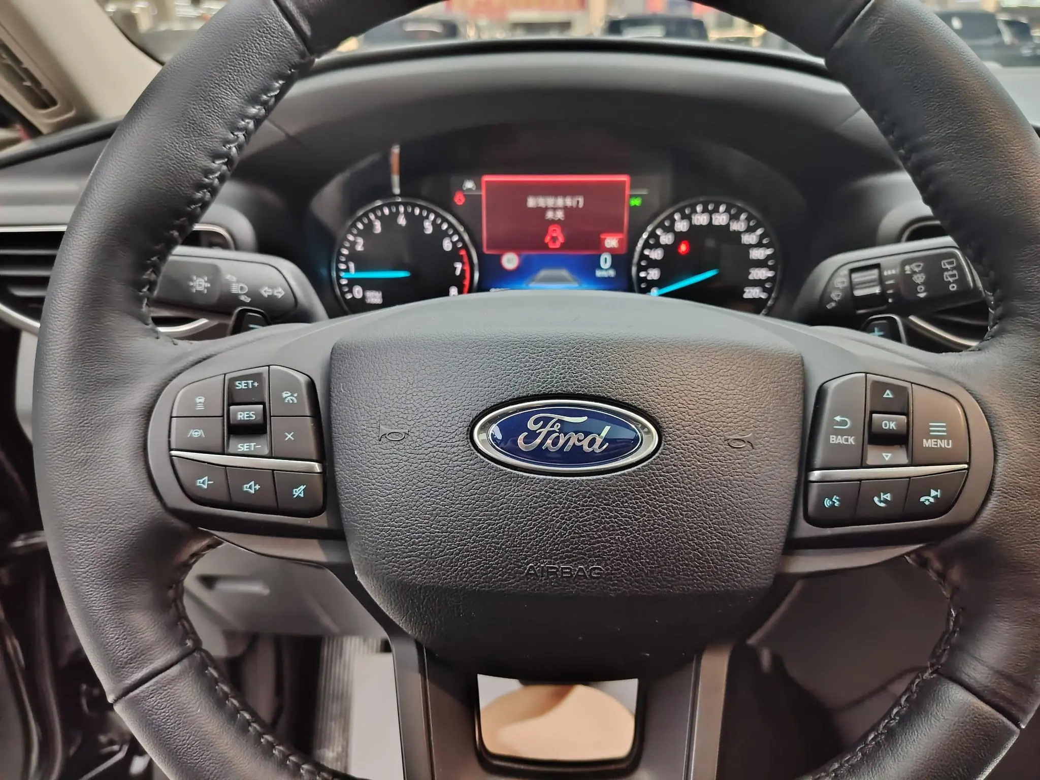 Ford Explorer EcoBoost 285 rear drive fashion version 6 seats