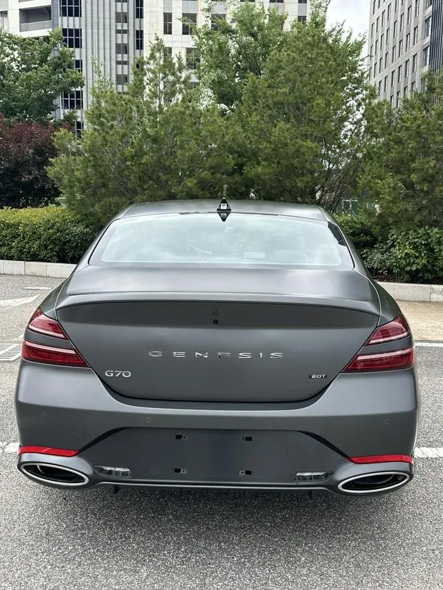 GENESIS Genisys G70 2.0T Rear Drive Deluxe Edition