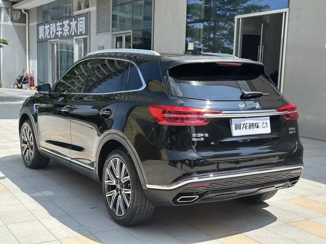 Hongqi Hongqi HS5 Facelift 2.0T Zhilian flag enjoy four-wheel drive version