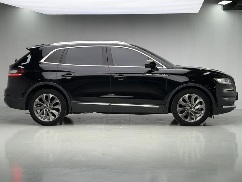 Lincoln Voyager 2021