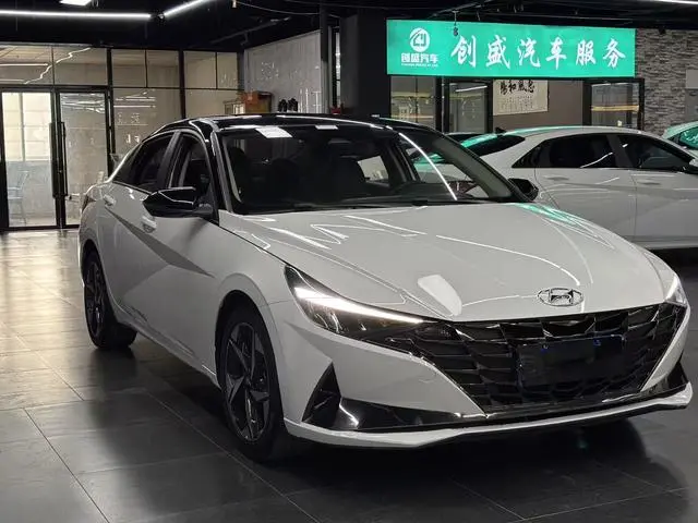 Hyundai Elantra 1.5L CVT LUX Premium Edition
