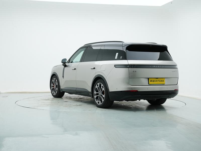 Lynk & Co Lynk&Co 900 2025