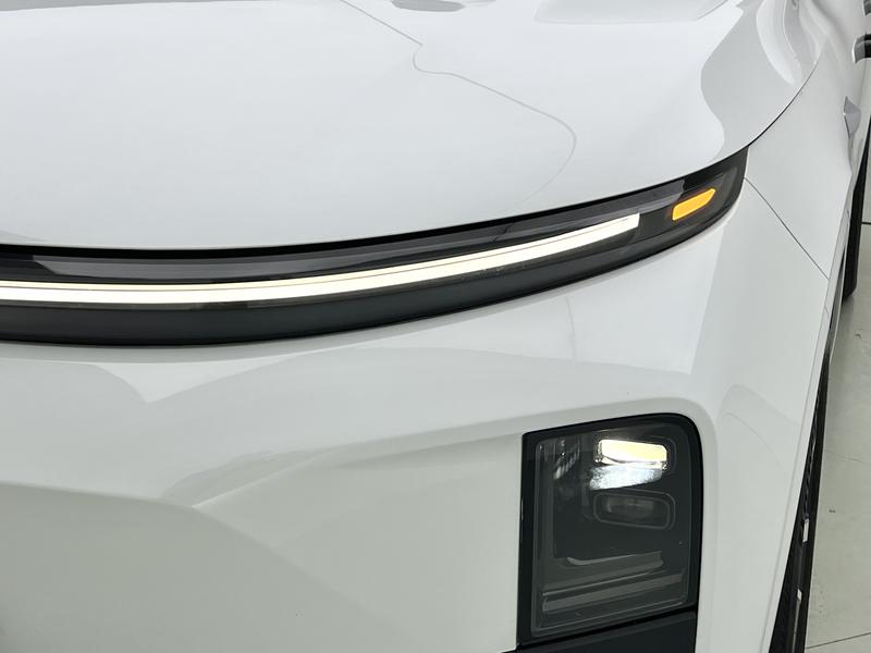 Li Auto Ideal L6 2025