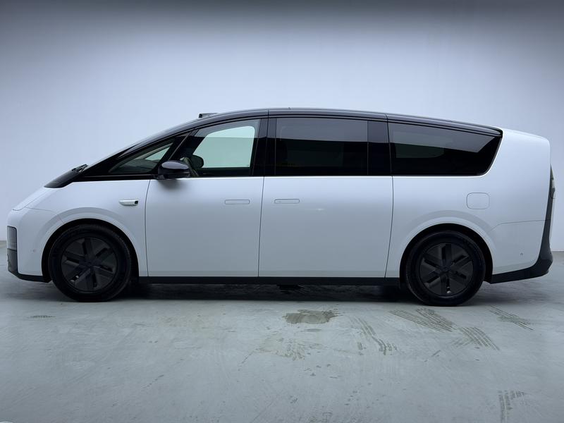 Li Auto Ideal MEGA 2025