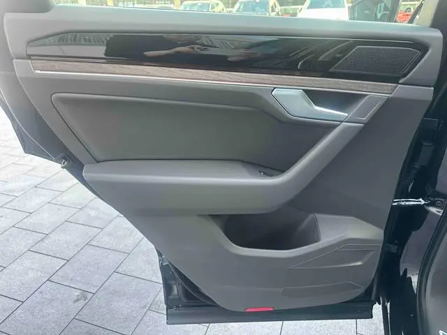 Volkswagen Touareg 3.0 TSI Ruixiang Edition Yao Black Sports Suit