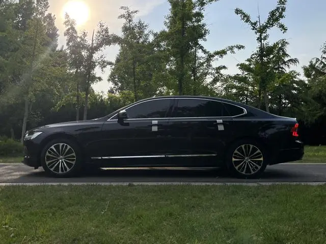 Volvo Volvo S90 PHEV T8 four-wheel drive long battery life Zhiyi Deluxe Edition