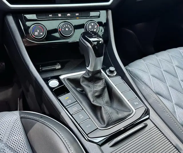 Volkswagen Sagitar 300TSI DSG Beyond Edition