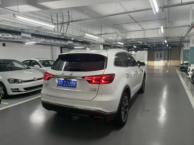 Hongqi Hongqi HS5 2.0T Zhilian Qixiang four-wheel drive version