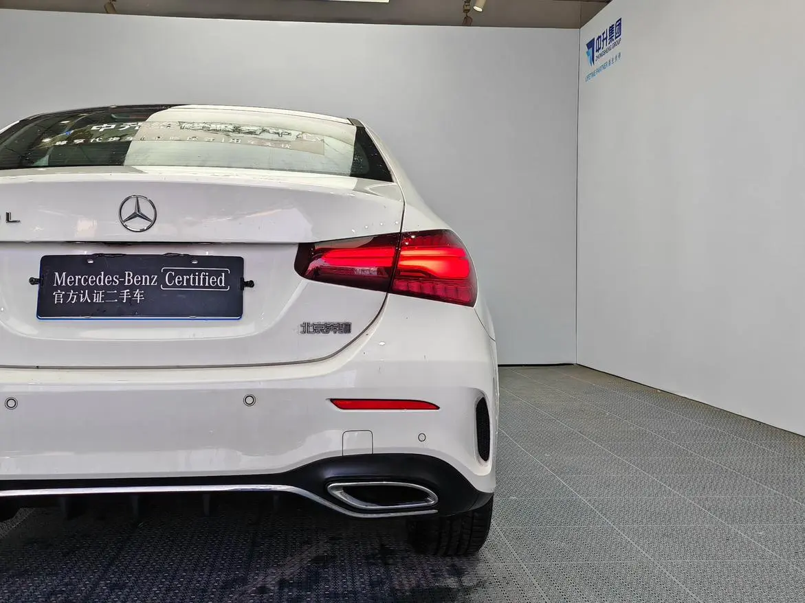 Mercedes-Benz Mercedes-Benz A-class A 200 L sports sedan fashion Version