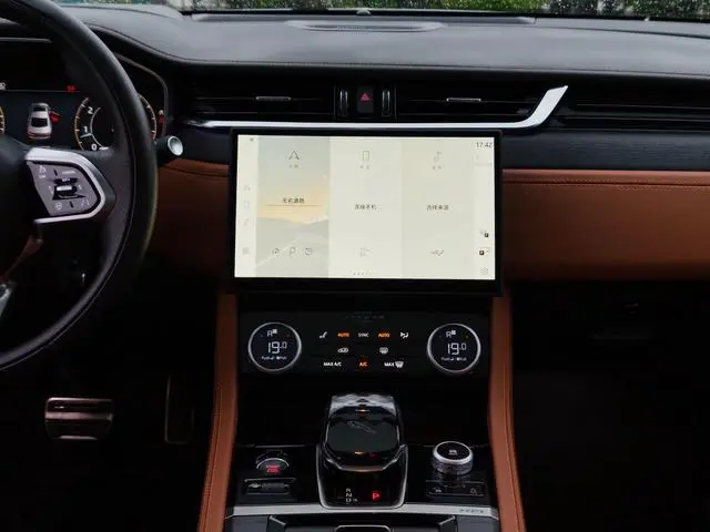 Jaguar Jaguar XFL 2.0T P300 four-wheel drive flagship sports gilt edition