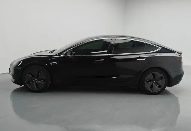 Tesla Model 3 Upgraded version of standard battery life rear drive