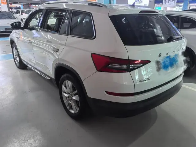 Skoda Kodiak Facelifted ZI330 5-seater two-wheel drive comfort version country VI