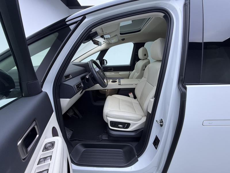 Li Auto Ideal MEGA 2025