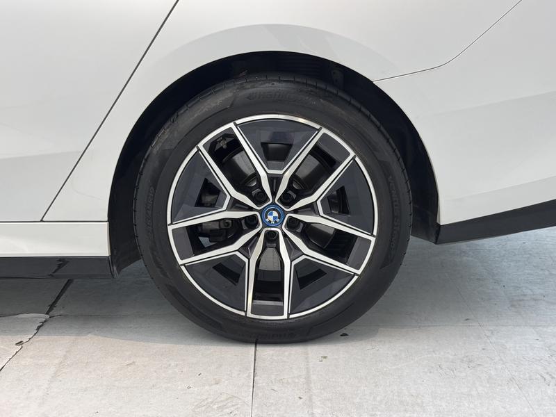 BMW BMW i5 2024