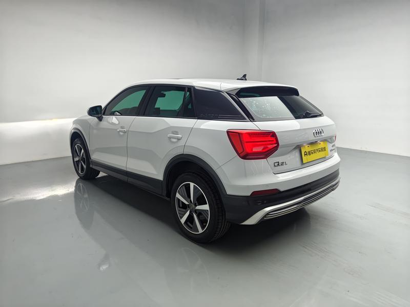 Audi Audi Q2L e-tron 2019