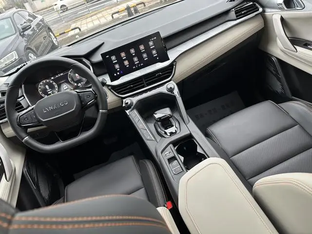 LYNK & CO Lynk & Co. 06 EM-P PHEV Remix Shero