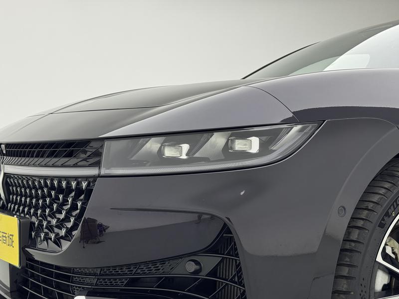 Voyah Lantu Chasing Light PHEV 2024