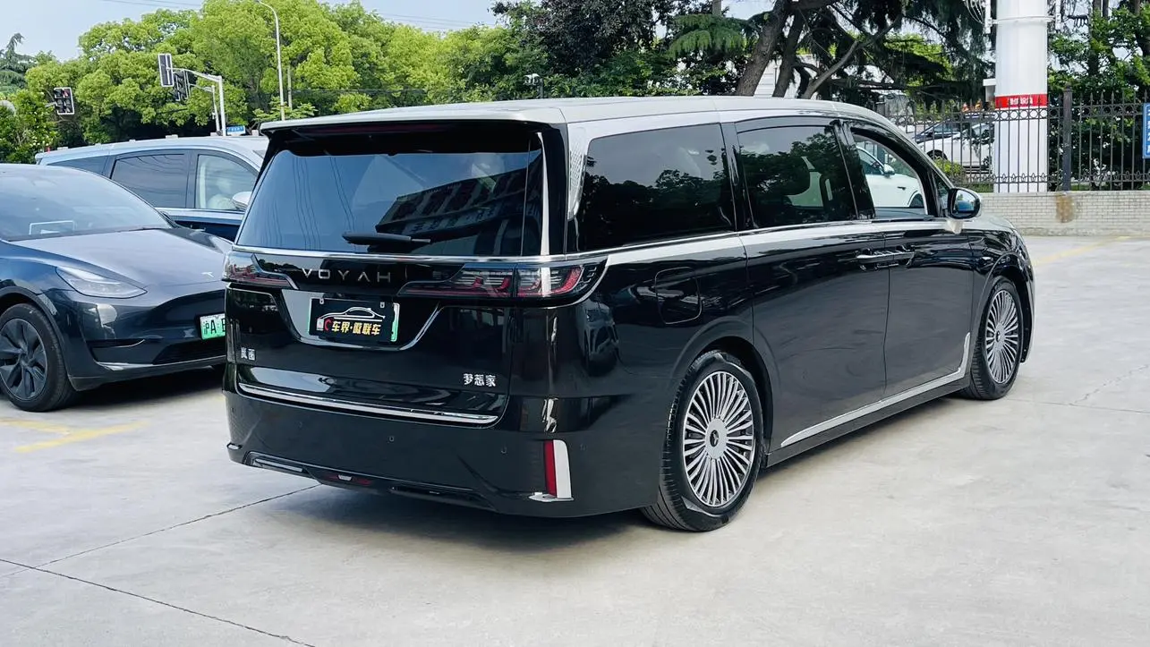 VOYAH Lantu Dreamer PHEV Four-wheel drive flagship dry version