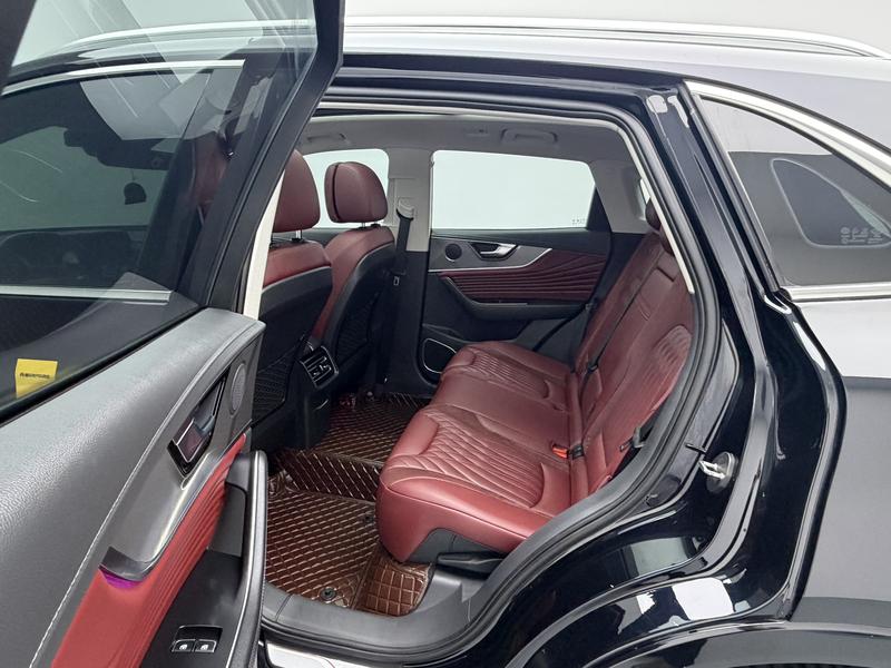Hongqi Red Flag HS5 2023