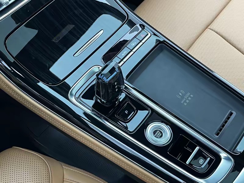 Geely Boyue L 2025
