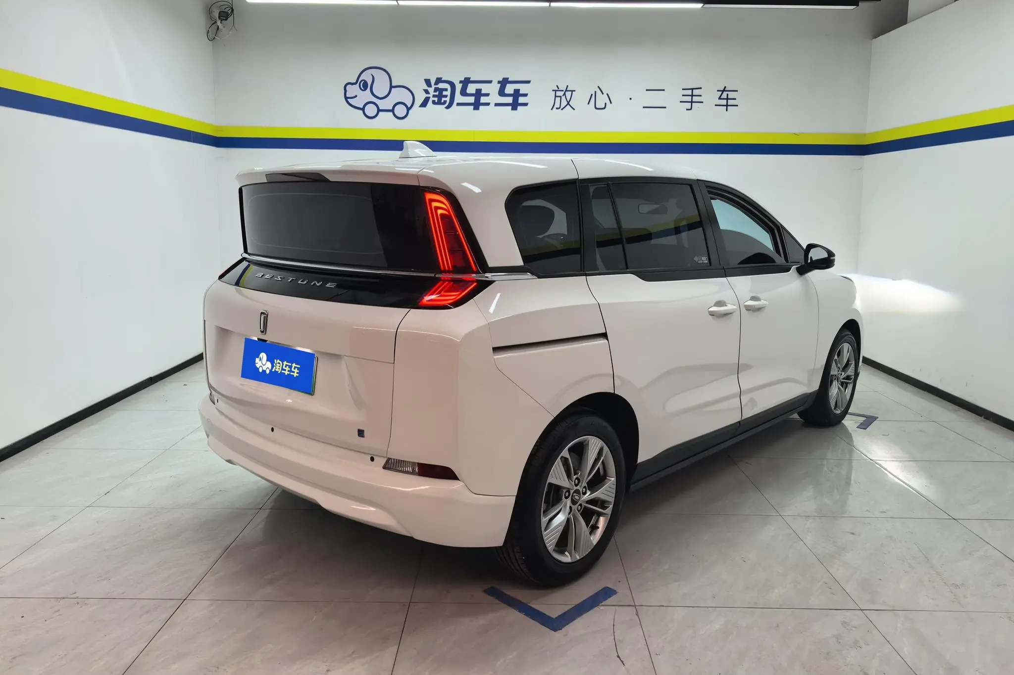 FAW Pentium NAT Yuexiang Travel Power Exchange version 100kW 401km