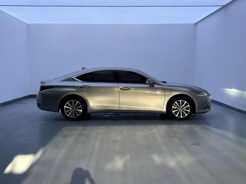 Lexus Lexus ES 2022