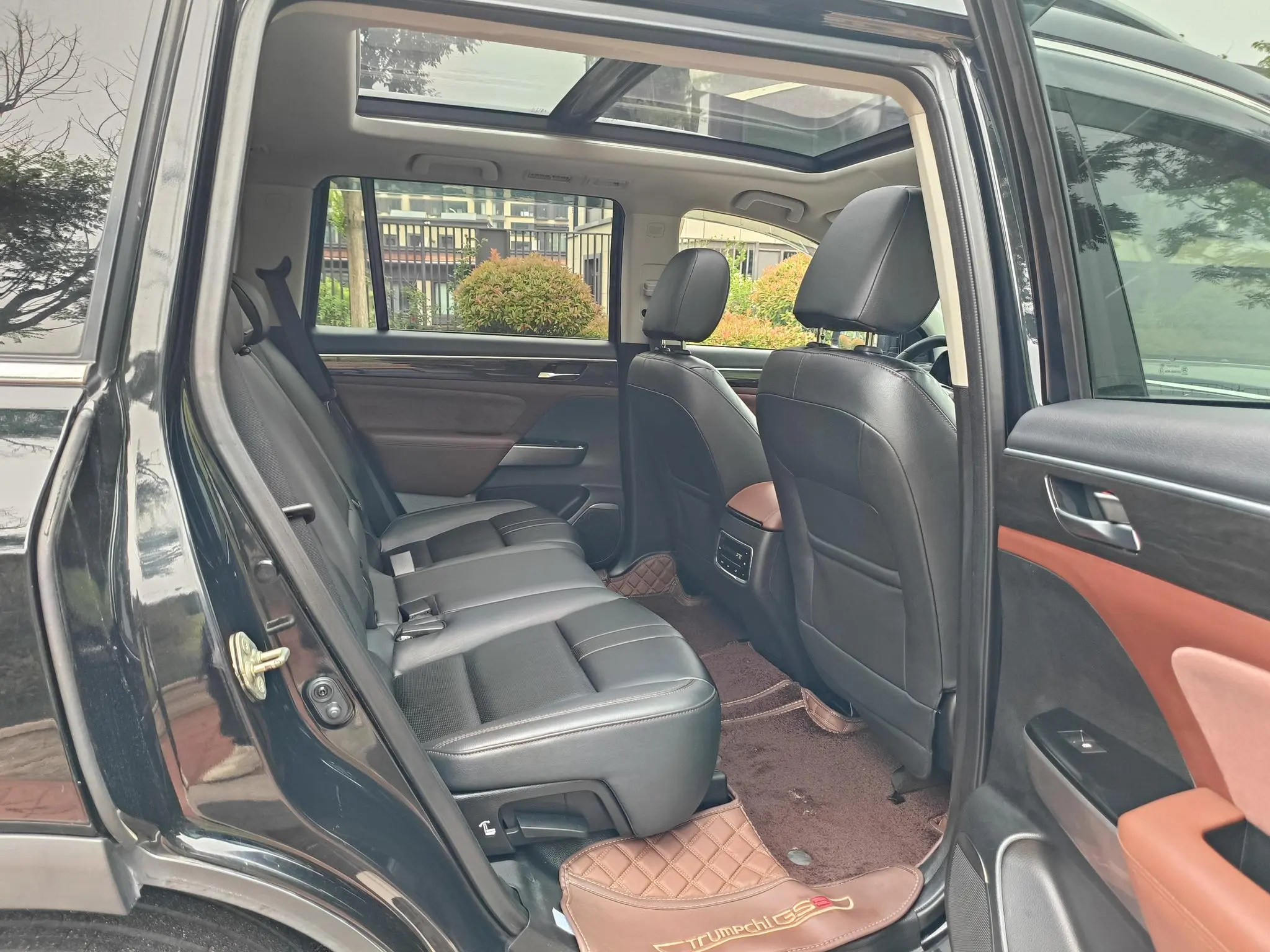 GAC Trumpchi GS8 320T two-wheel drive luxury Zhilian Edition 7 seats