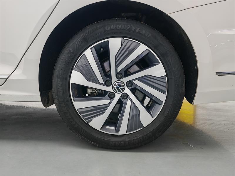 Volkswagen Passat PHEV 2022