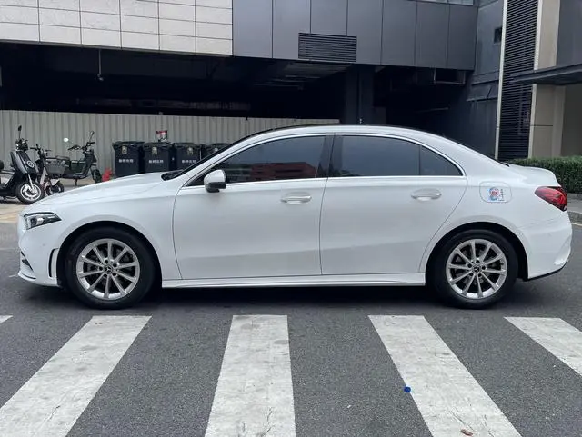 Mercedes-Benz Mercedes-Benz A-class A 200 L sports sedan dynamic Version