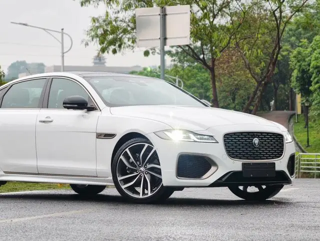 Jaguar Jaguar XFL 2.0T P300 four-wheel drive flagship sports gilt edition