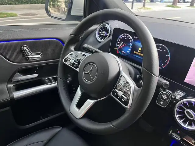 Mercedes-Benz Mercedes-Benz GLA GLA 200