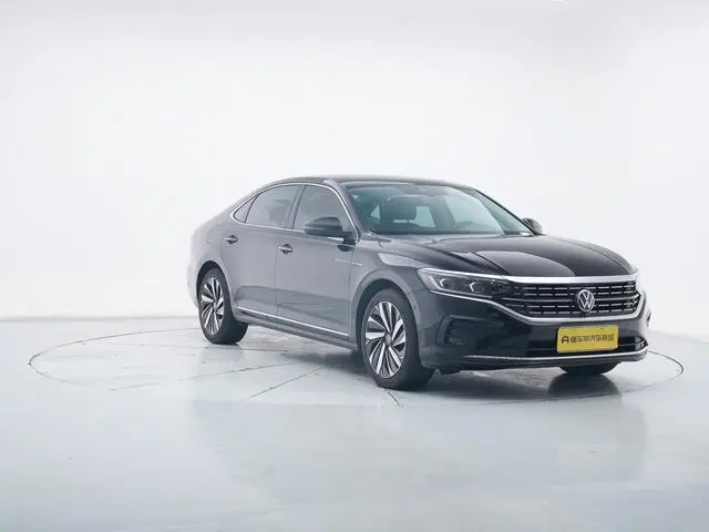 Volkswagen Passat 330TSI Deluxe Edition